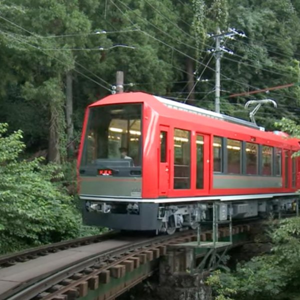箱根登山電車「新型車両3000形アレグラ号」